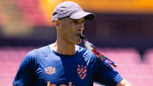 César Lucena, técnico interino do Sport, durante treino na Ilha do Retiro