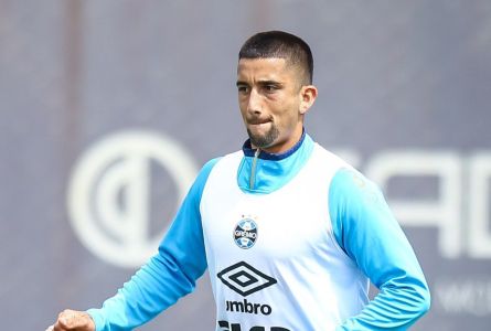 Olivera é reserva do Grêmio