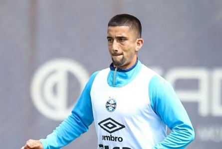 Olivera é reserva do Grêmio