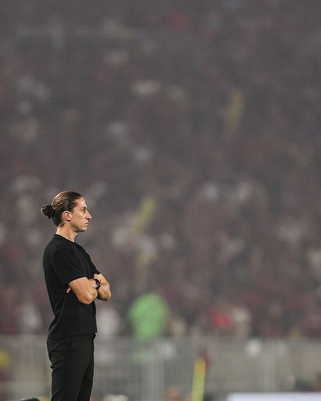 Filipe Luís demonstra preocupação com recuperação de Pedro para a final da Libertadores