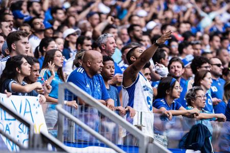 Torcida do Cruzeiro no Mineirão durante partida com o Vitória