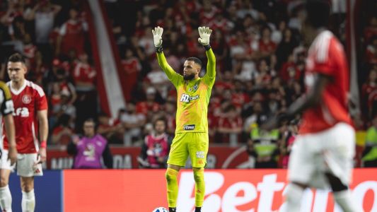 Everson, do Atlético, em partida contra o Internacional