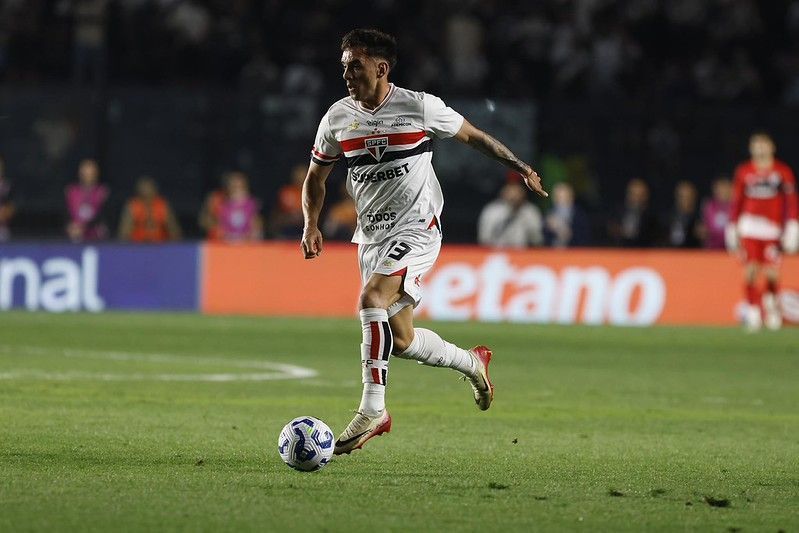Titular do São Paulo passa por cirurgia e vira dúvida para sequência da temporada