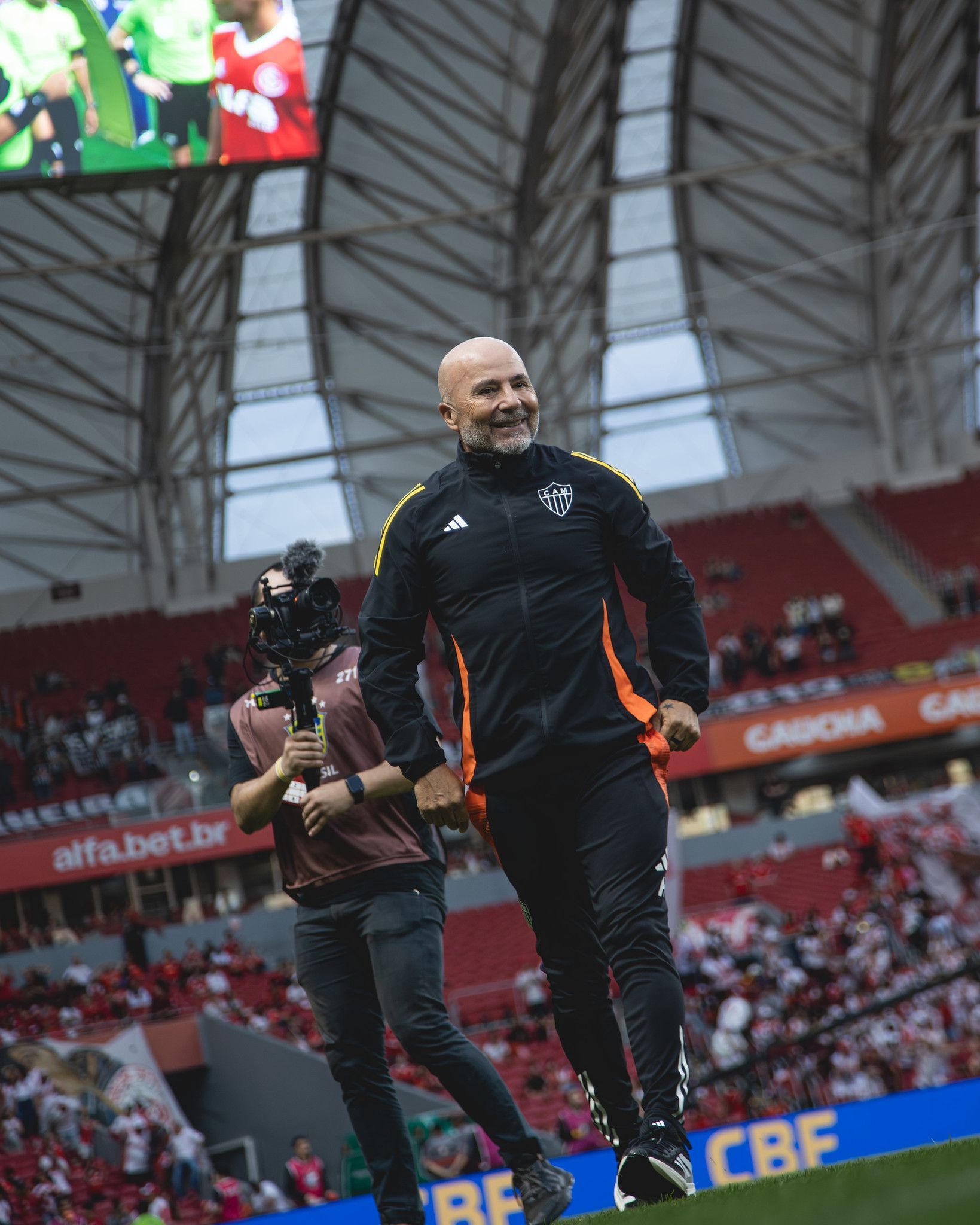 Técnico do Atlético, Sampaoli ganha destaque em jornal espanhol: ‘Renasceu’