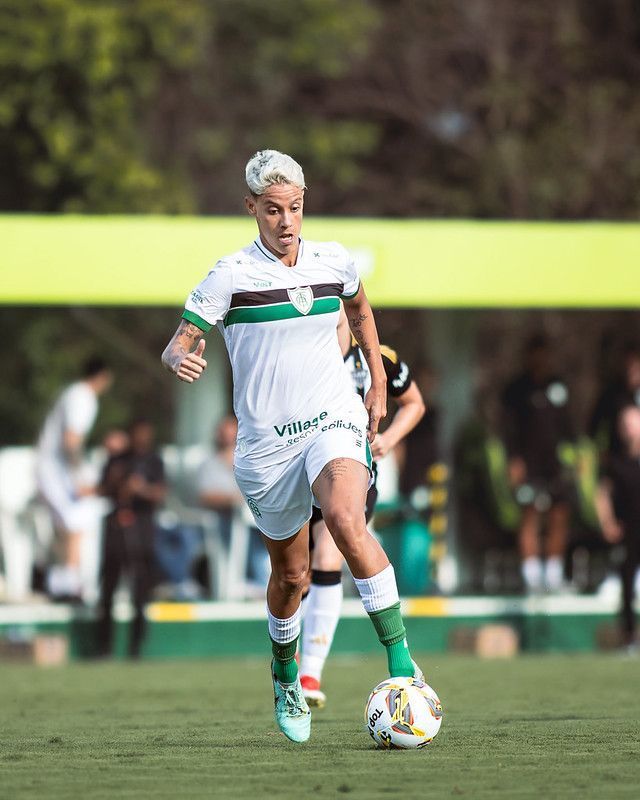 Atacante do América projeta reencontro com Cruzeiro na final do Mineiro Feminino