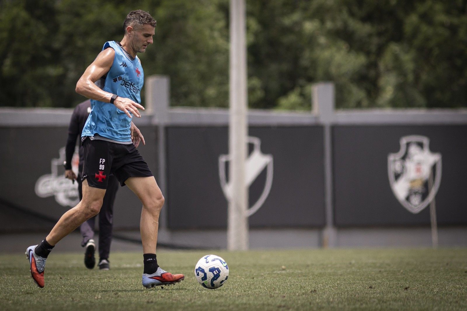 Artilheiro e capitão do Vasco entra na mira do Cerro Porteño, do Paraguai