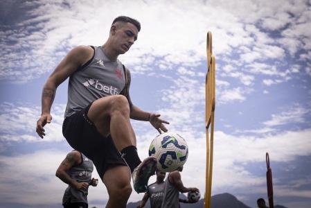 Pumita Rodríguez será titular no Vasco para o duelo contra o Botafogo