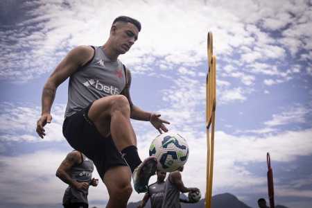 Pumita Rodríguez será titular no Vasco para o duelo contra o Botafogo