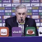 Técnico da Seleção Brasileira surpreende e parabeniza Palmeiras e Flamengo