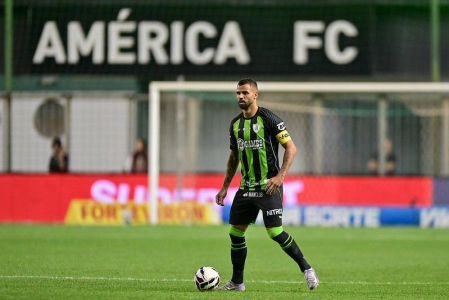 Lucão, zagueiro e capitão do América