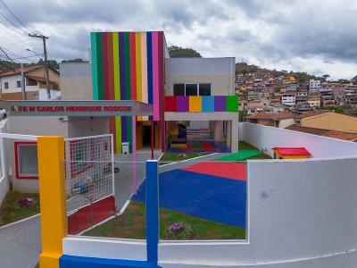 Escola Municipal Carlos Henrique Roscoe é a primeira do projeto "Escola Modelo"