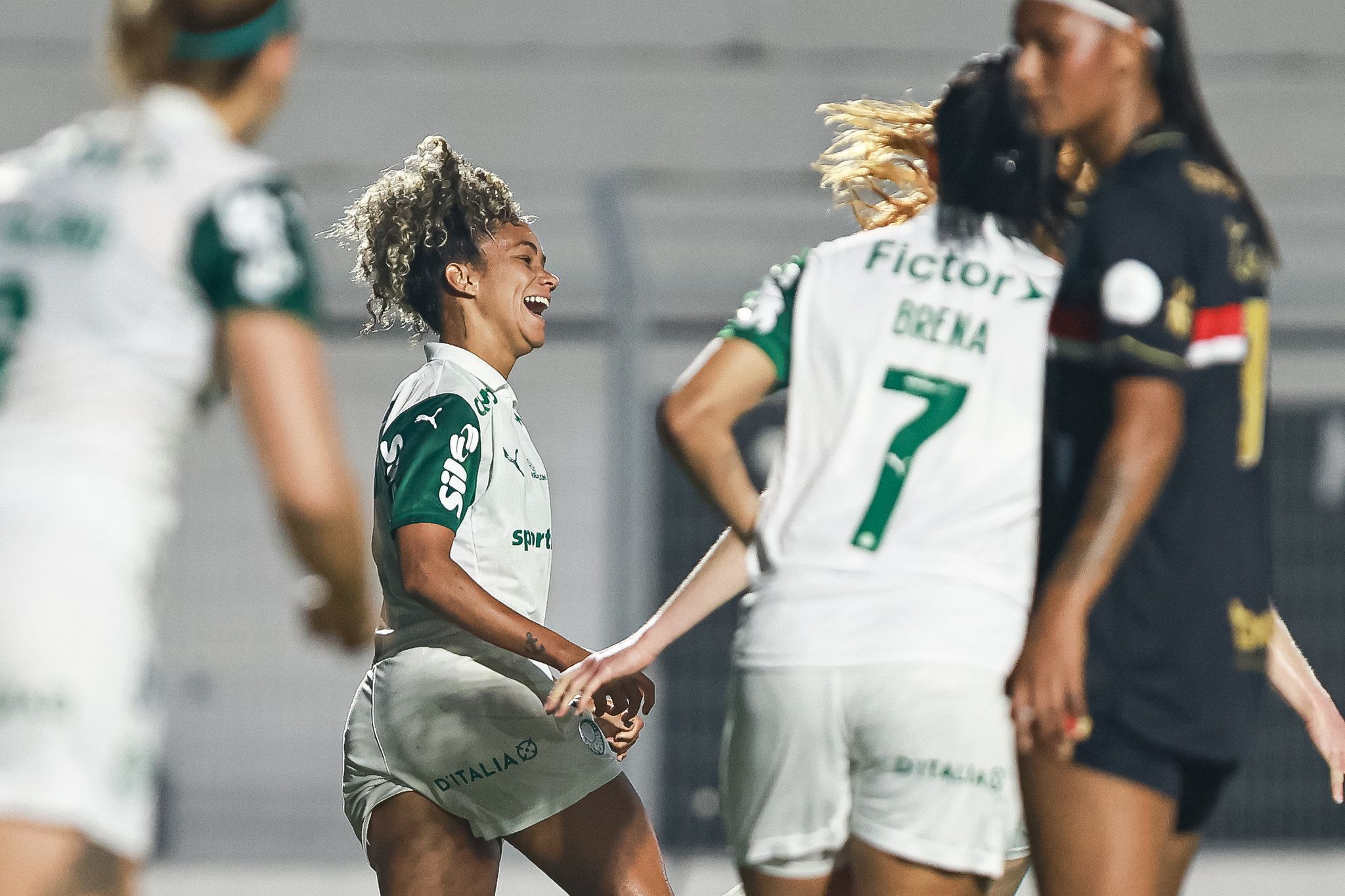 Palmeiras se impõe, goleia São Paulo e avança à final da Copa do Brasil Feminina