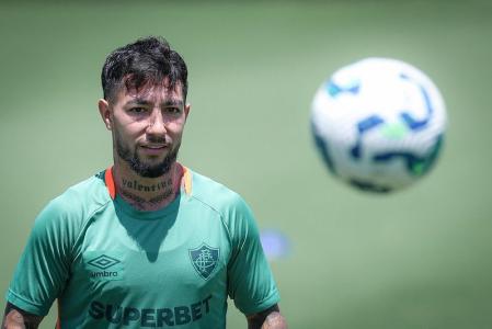 Lucho Acosta volta ao time titular do Fluminense contra o Mirassol