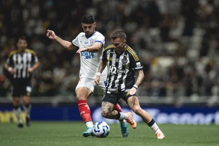 Bernard em partida do Atlético