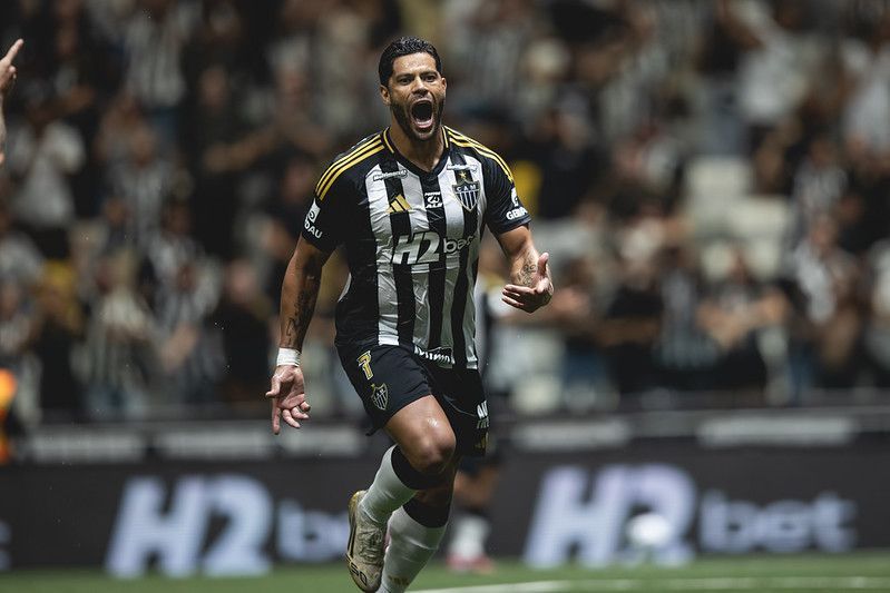 Narrador da CazéTV rasga elogios a Hulk, do Atlético, e manda recado