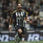 Narrador da CazéTV rasga elogios a Hulk, do Atlético, e manda recado
