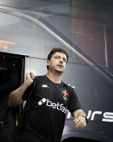 Fernando Diniz sabe das dificuldades do Vasco para chegar ao G7 do Brasileiro