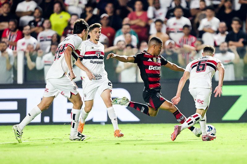 Flamengo empata com São Paulo e perde chance de assumir liderança do Brasileiro