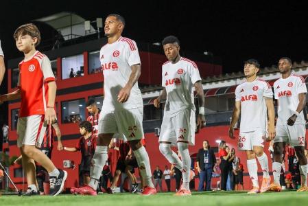 Jogadores do Inter durante a partida contra o Vitória, nesta quarta-feira (5), pelo Brasileirão