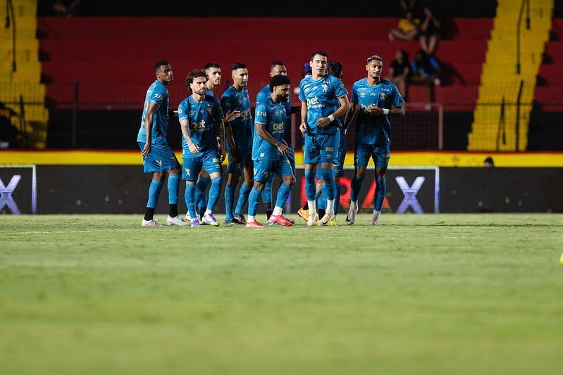 Vaias e olé para o adversário: os protestos da torcida do Sport após derrota na Série A
