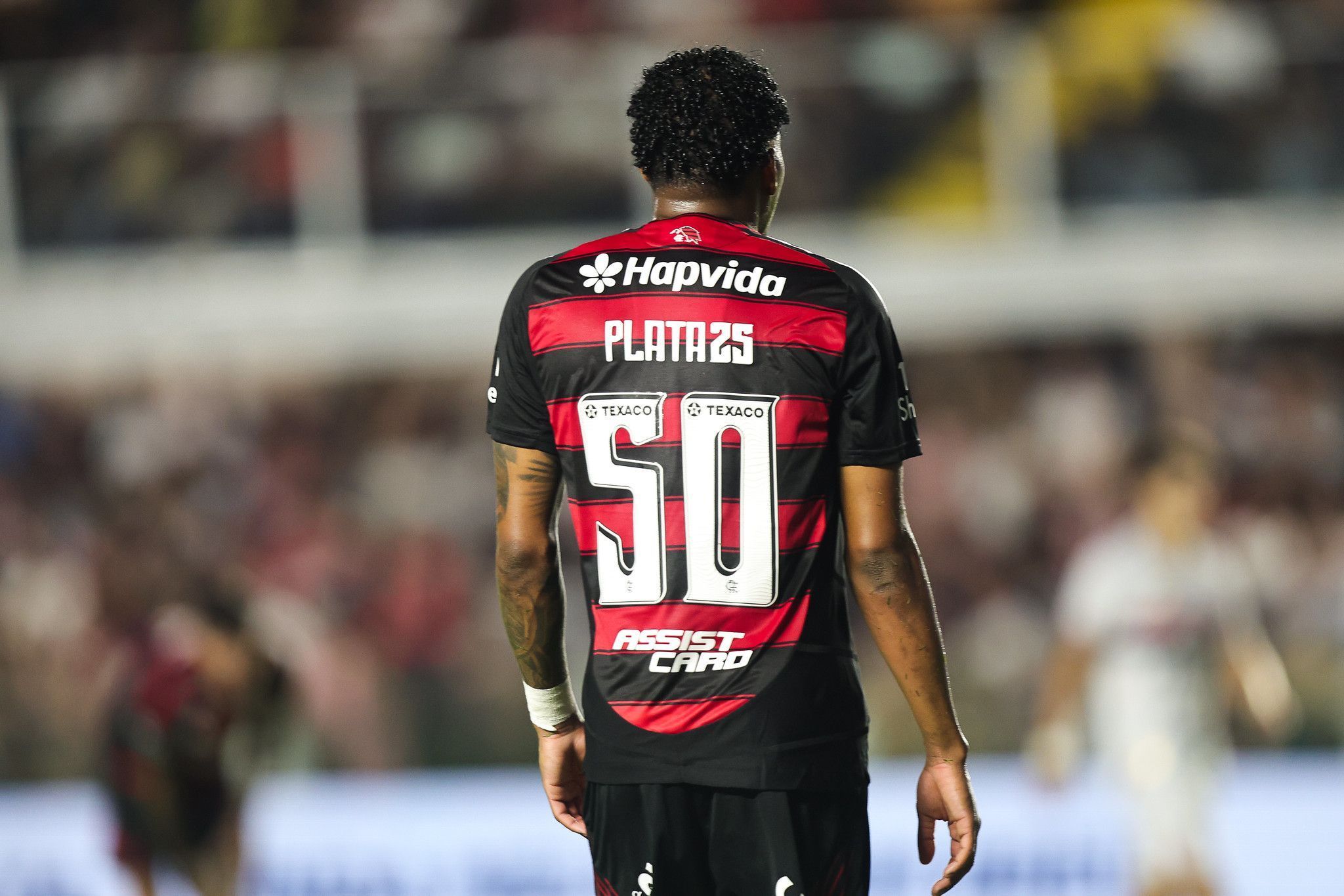 Diretoria do Flamengo toma decisão em relação a Plata após segunda expulsão
