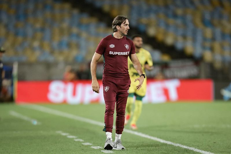 Zubeldía surpreende ao comentar sobre vaias da torcida aos jogadores do Fluminense