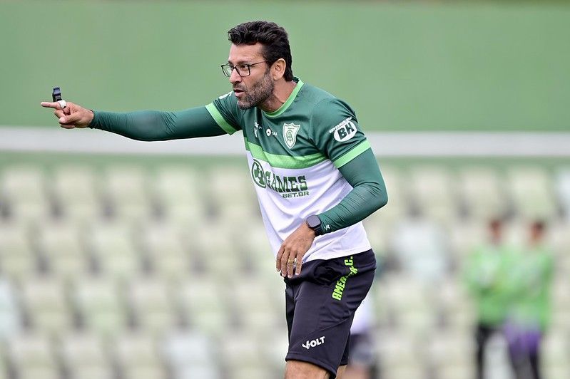 Escalação do América: Valentim terá retornos de titulares para encarar a Chape