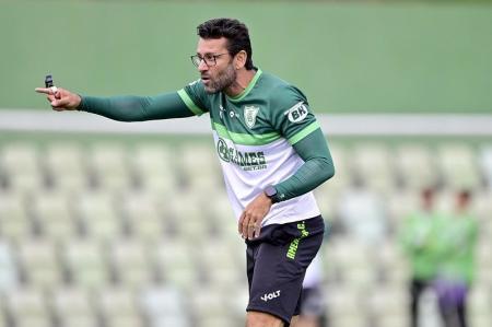 Alberto Valentim, técnico do América