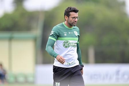 Alberto Valentim espera ter elenco mais 'encorpado' em 2026