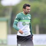 América anuncia renovação contratual com o técnico Alberto Valentim