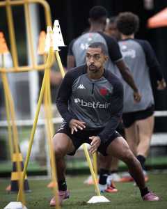 Paulo Henrique é desfalque certo do Vasco contra o Grêmio