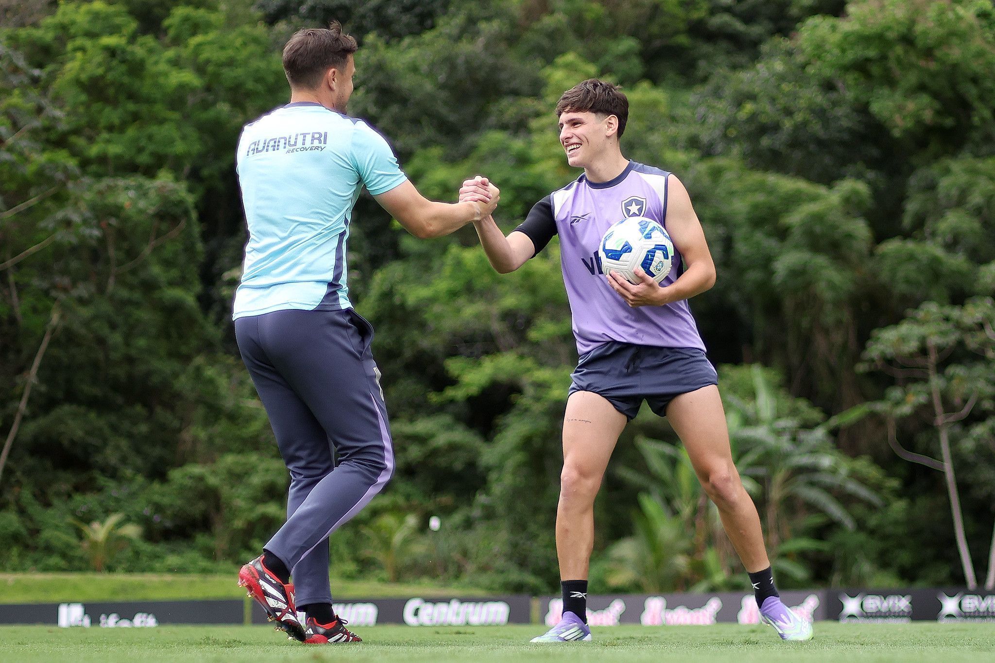 Montoro volta a treinar em campo e avança em recuperação no Botafogo