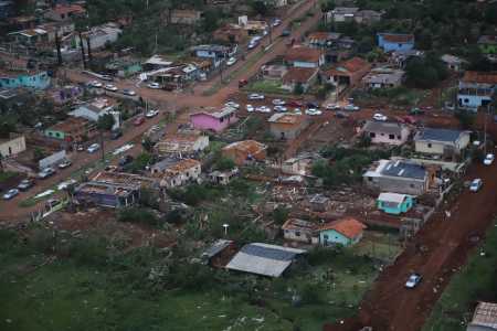 Tornado no Paraná deixou pelo menos seis mortos