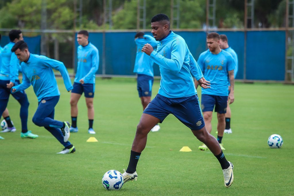 Ex-Atlético, Jemerson é cortado de reapresentação do Grêmio e deve deixar o clube