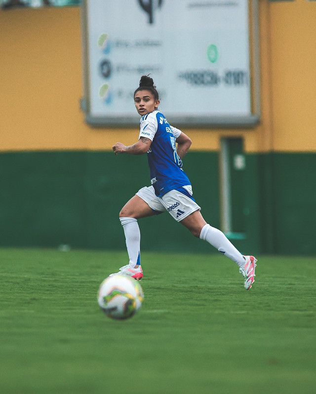 Titular do Cruzeiro Feminino celebra segunda final no ano e diz o que espera de clássico decisivo