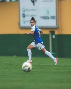 Gisseli, meio-campista do Cruzeiro