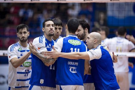 Time do Sada Cruzeiro celebra ponto
