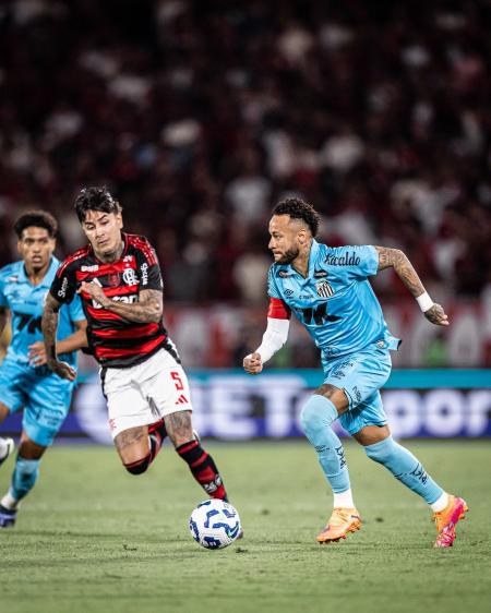 Neymar e Pulgar durante Flamengo x Santos