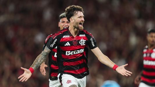 Léo Pereira comemora gol do Flamengo sobre o Santos, pelo Brasileiro