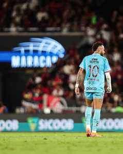 Neymar, em ação no jogo entre Flamengo e Santos, pelo Brasileirão