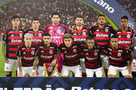 Jogadores do Flamengo antes da partida com o Santos, pela 33ª rodada do Campeonato Brasileiro