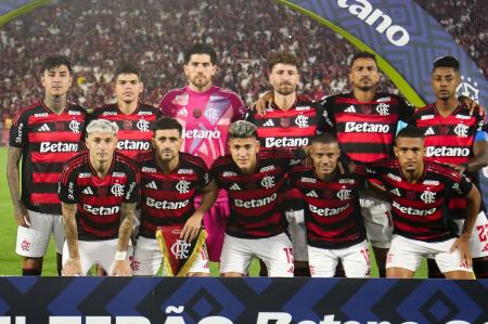 Jogadores do Flamengo antes da partida com o Santos, pela 33ª rodada do Campeonato Brasileiro