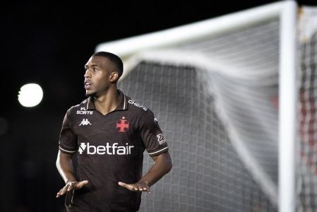 Clube da Premier League avançou na contratação de Rayan