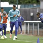 Cruzeiro: lateral do Vasco tenta caneta em Fabrício Bruno e arranca risadas na Seleção