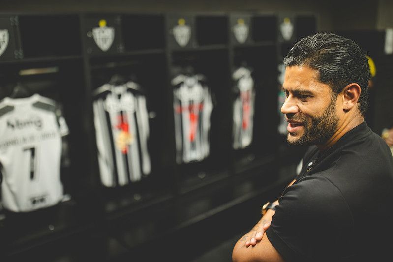 Executivo do Palmeiras conta história inusitada com Hulk: ‘Peguei ele pelo pescoço’