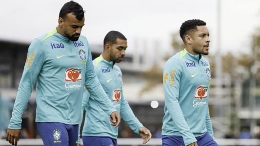 Fabrício Bruno (esq) e Vitor Roque (dir) na Seleção Brasileira