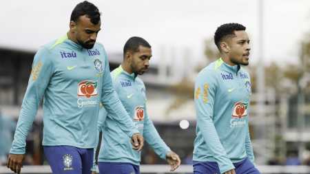 Fabrício Bruno (esq) e Vitor Roque (dir) na Seleção Brasileira
