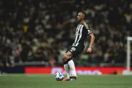 Vitor Hugo durante o duelo contra o Fortaleza