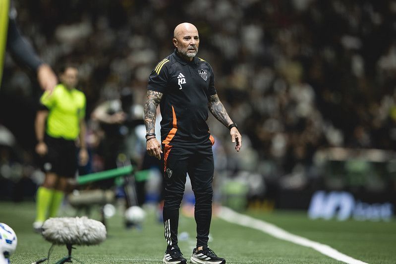 Por que jovens não têm sido utilizados no Atlético? Sampaoli explica motivo