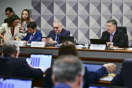 O presidente da CPMI do INSS, Carlos Viana (Podemos-MG)